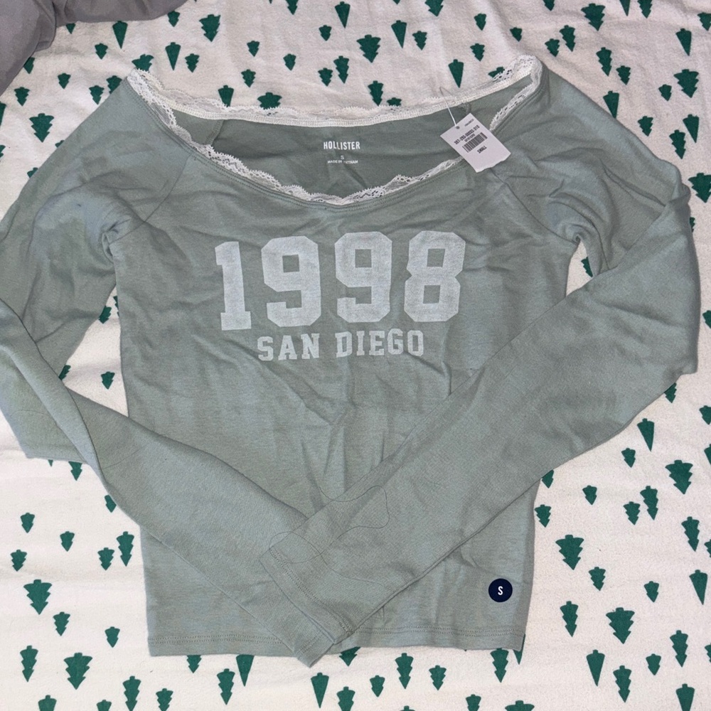 Hollister Sage Graphic Long Sleeve Tee